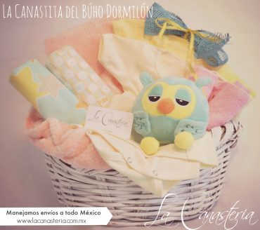 Canasta de Regalo para recién nacida con colores originales