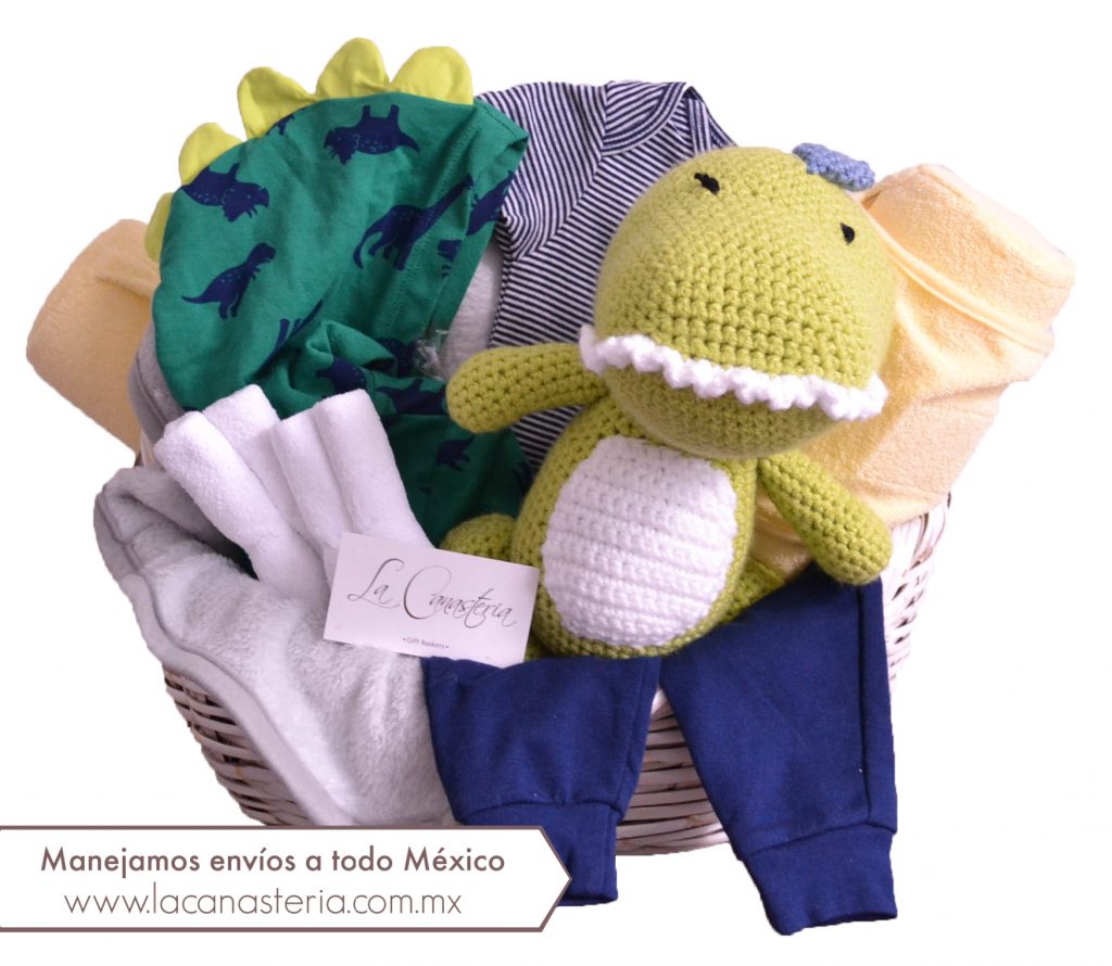 Cestas y canastas de regalo para bebé con peluches y ropa fina