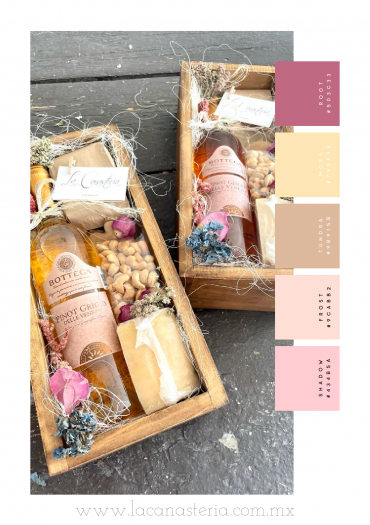 Finas cajas de regalo con vino y productos gourmet para mujer La Canastería