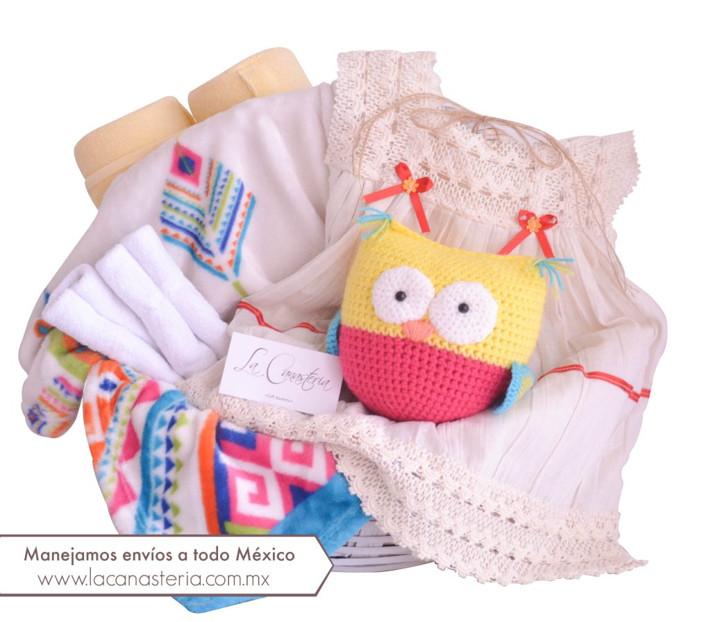 Finas, preciosas y originales canastas de regalo para Bebé de La Canastería con peluches tejidos a mano y envíos a domicilio en todo México.