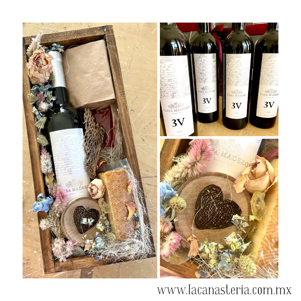 Cálida y fina caja de regalo para mujer con arreglo de vino mexicano casa madero con envío a domicilio en todo México