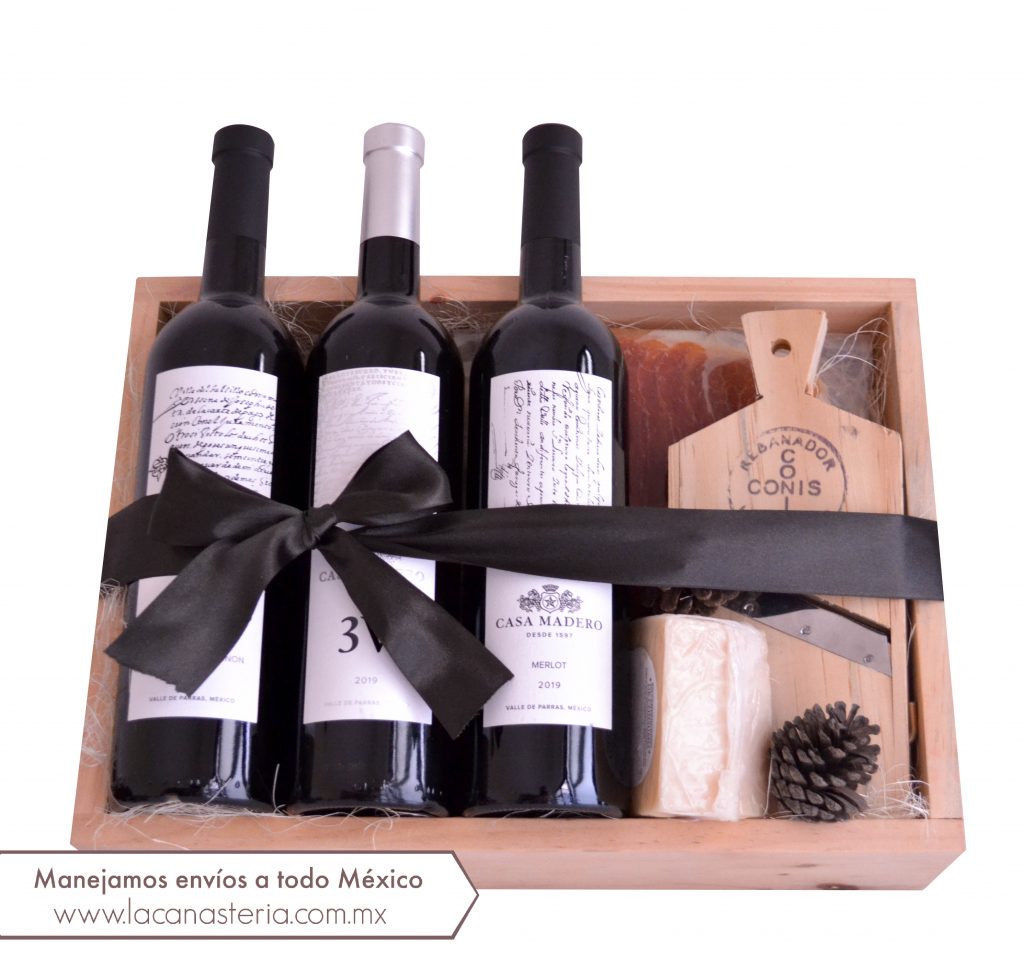Cajas y arcones navideños con vino Casa Madero La Canastería