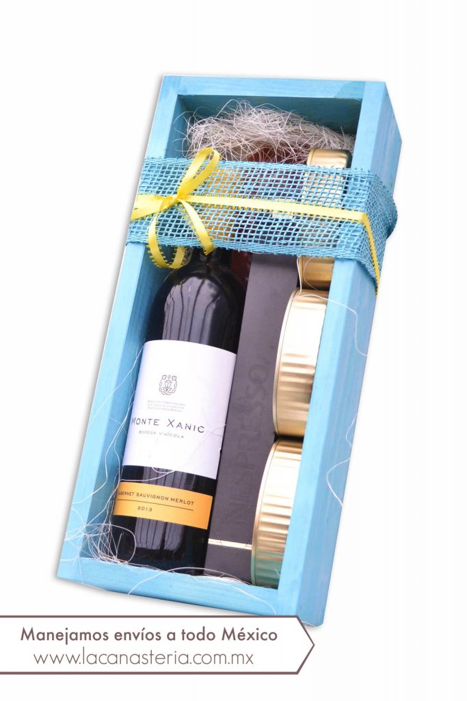 arcones navideños con vino mexicano, cajas de regalo con vino mexicano, arreglos navideños con vino mexicano para empresas