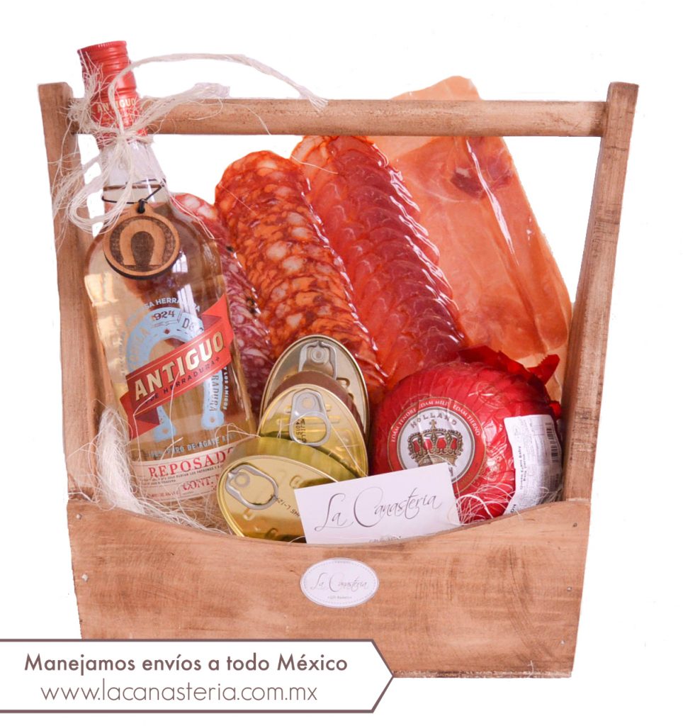 Elegantes arcones navideños con tequila y productos gourmet para empresas. Manejamos envíos a todo México. Visita nuestro catálogo digital. 