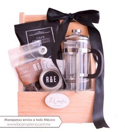 Canasta de regalo para hombre o mujer amante de café y chocolate con elegante prensa francesa