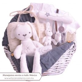 Canastas Elegantes para Bebé con ropita, accesorios y peluches finos en colores neutrales con envíos a todo México