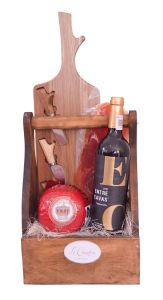 Elegante y fina canasta de regalo con vino y tabla para cortes y quesos de lujo