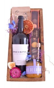 Arreglos de flores con vino: cajas de regalo para mujer