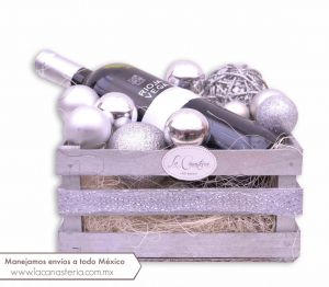 Regalos navideños económicos para empresas: arreglo de vino navideño
