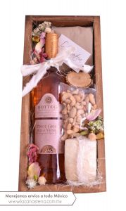 Una de nuestras cajas de regalo elegantes para mujer que mas nos gustan por su cálida presentación 