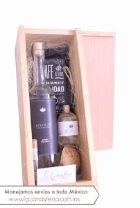 caja de regalo con mezcal, arcones navideños con mezcal