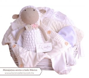 Hermosas y finas Canastas de Regalo Vintage para Bebé de La Canastería con envío a todo México. 