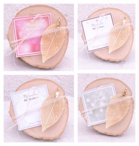 Dije de Hoja en Rodaja de Madera