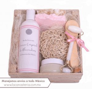 Divina caja de regalo con kit de spa y finos accesorios para cuidado facial