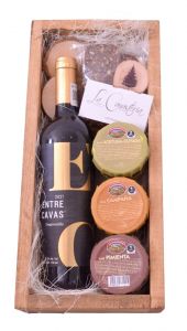 Arreglos Gourmet para Empresas con Vino Tinto y Productos Gourmet