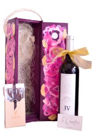 Cajas de regalo corporativas originales con vino tinto 3V de La Canastería
