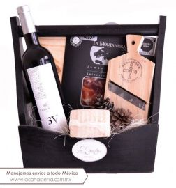 Canastas con 3V y productos gourmet para regalos finos de felicitación, agradecimiento o cumpleaños