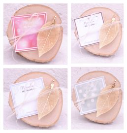 Dije de Hoja en Rodaja de Madera