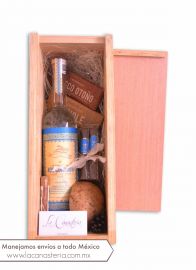 mezcal, arcones navideños con mezcal, canastas con mezcal