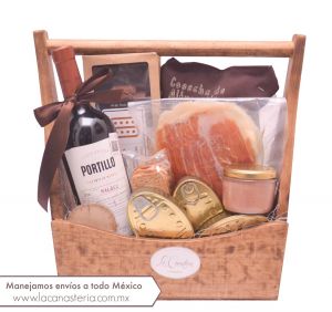 Arcones navideños y canastas navideñas con diseño boutique y exquisita selección gourmet ideales para empresas