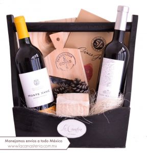 Arcones navideños premium con una fina selección de vinos mexicanos, excelente opción para regalos en empresas.