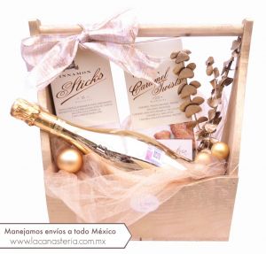 Hermosa y elegante canasta navideña con diseño boutique y exquisito vino espumoso de Bottega