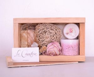 Preciosa cajita de regalo perfecta para el 14 con selección de tesoros artesanales de spa!