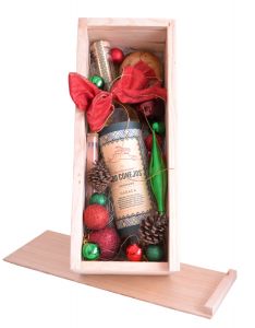Cajas navideñas con mezcal y kit de jícara con sal de gusano natural