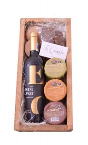 Padrísima caja de regalo con arreglo de tinto y degustación de patés