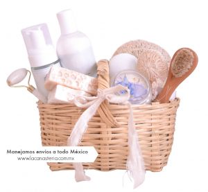 The Turquoise Spa Basket: Bath & Body