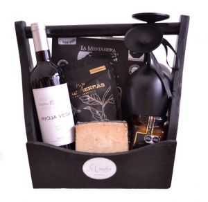 La de Brindis: Canastas de Regalo para Festejo de Comopromiso