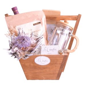 Canastas navideñas originales con vino mexicano, cafetera francesa, complementos y hermosa decoración floral