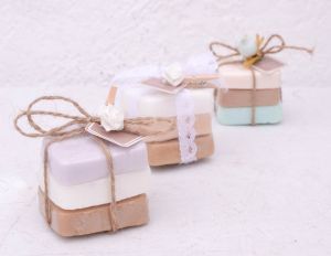 Jabones artesanales económicos con decoración shabby chic perfectos para eventos como baby shower
